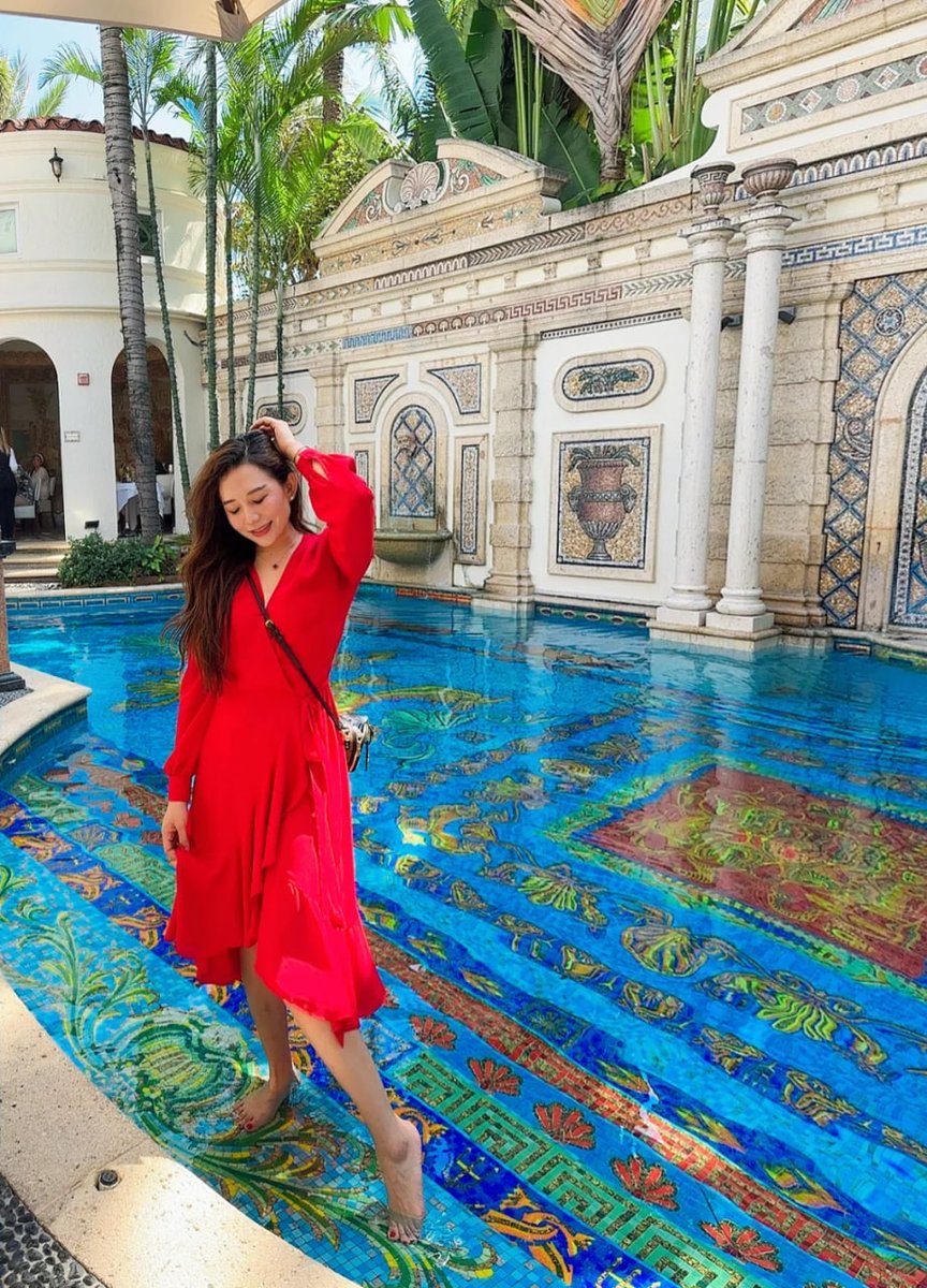 Lucinda614523's tweet image. Barefoot bliss on mosaic dreams
Colorful art beneath, bold confidence within. 
Miami, you’ve outdone yourself 🌺❤️
#PoolsideChic #BoldInRed #MiamiDiaries #LuxuryInEveryDetail