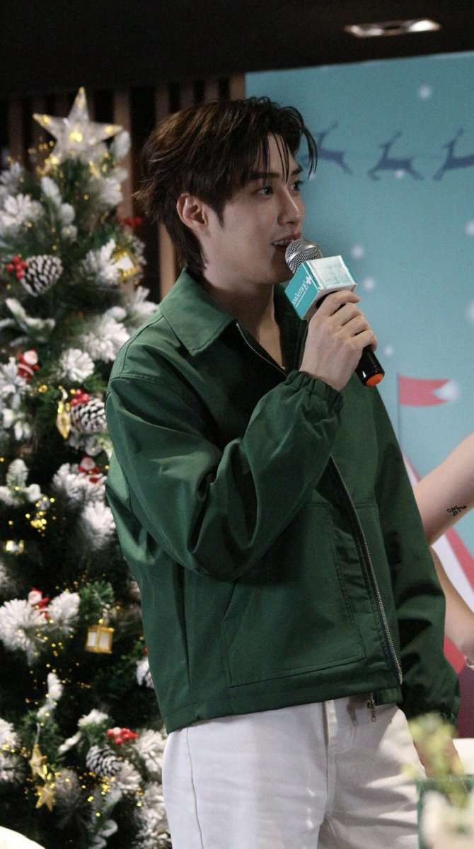asrp43's tweet photo. ก็แกหล่อขนาดนี้อ่าา จะพูดด้วยก็เขินละ
Tle Firstone Secret of Christmas #SMOOTHExTleFirstone #TLE_mtm #tlefirstone #เติ้ลเฟิร์สวัน https://t.co/HC2nrYmUyP