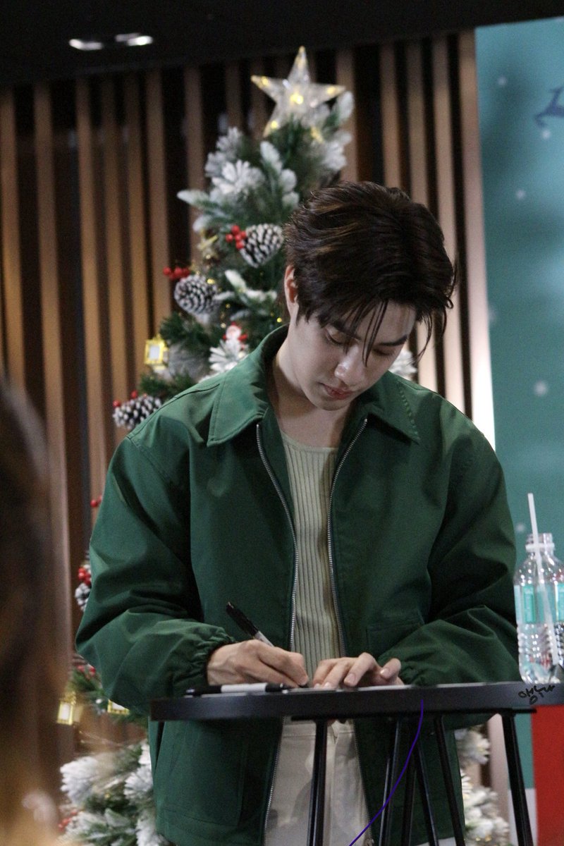 asrp43's tweet photo. ก็แกหล่อขนาดนี้อ่าา จะพูดด้วยก็เขินละ
Tle Firstone Secret of Christmas #SMOOTHExTleFirstone #TLE_mtm #tlefirstone #เติ้ลเฟิร์สวัน https://t.co/HC2nrYmUyP