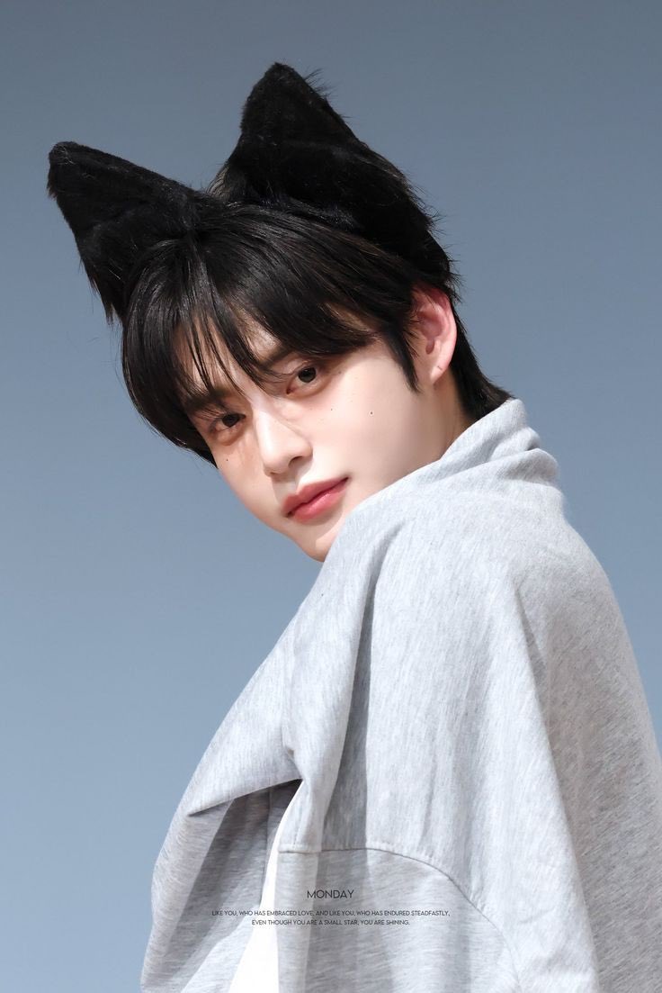 Happy birthday! I wish you lots of luck and success on your chosen path. Be happy and joyful! And one more thing you need to know is that you are amazing, and we will always be together. I love you.
#hpbdKimJiwoong #kimjiwoong #zerobaseone