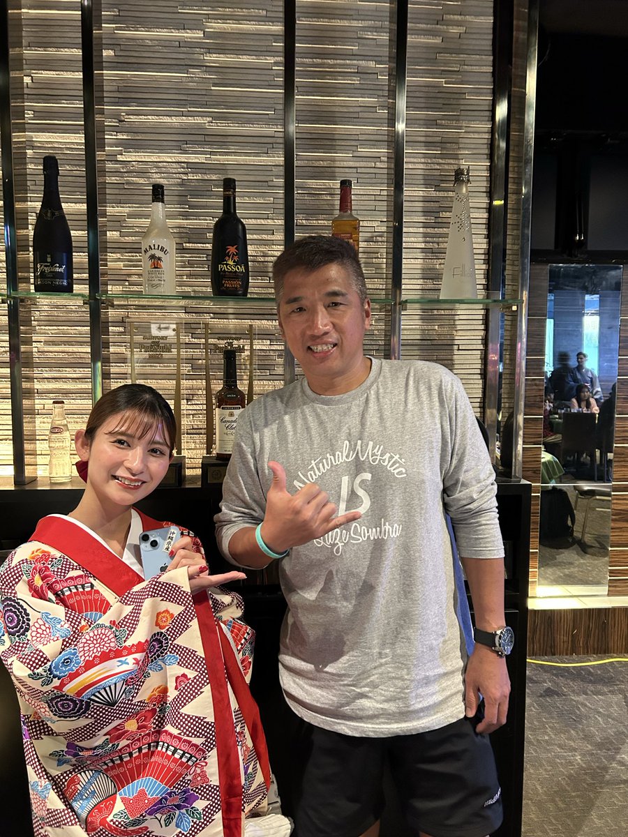 今日は、沖縄に来たらいつも行く島唄ライブ居酒屋の周年祭に参加