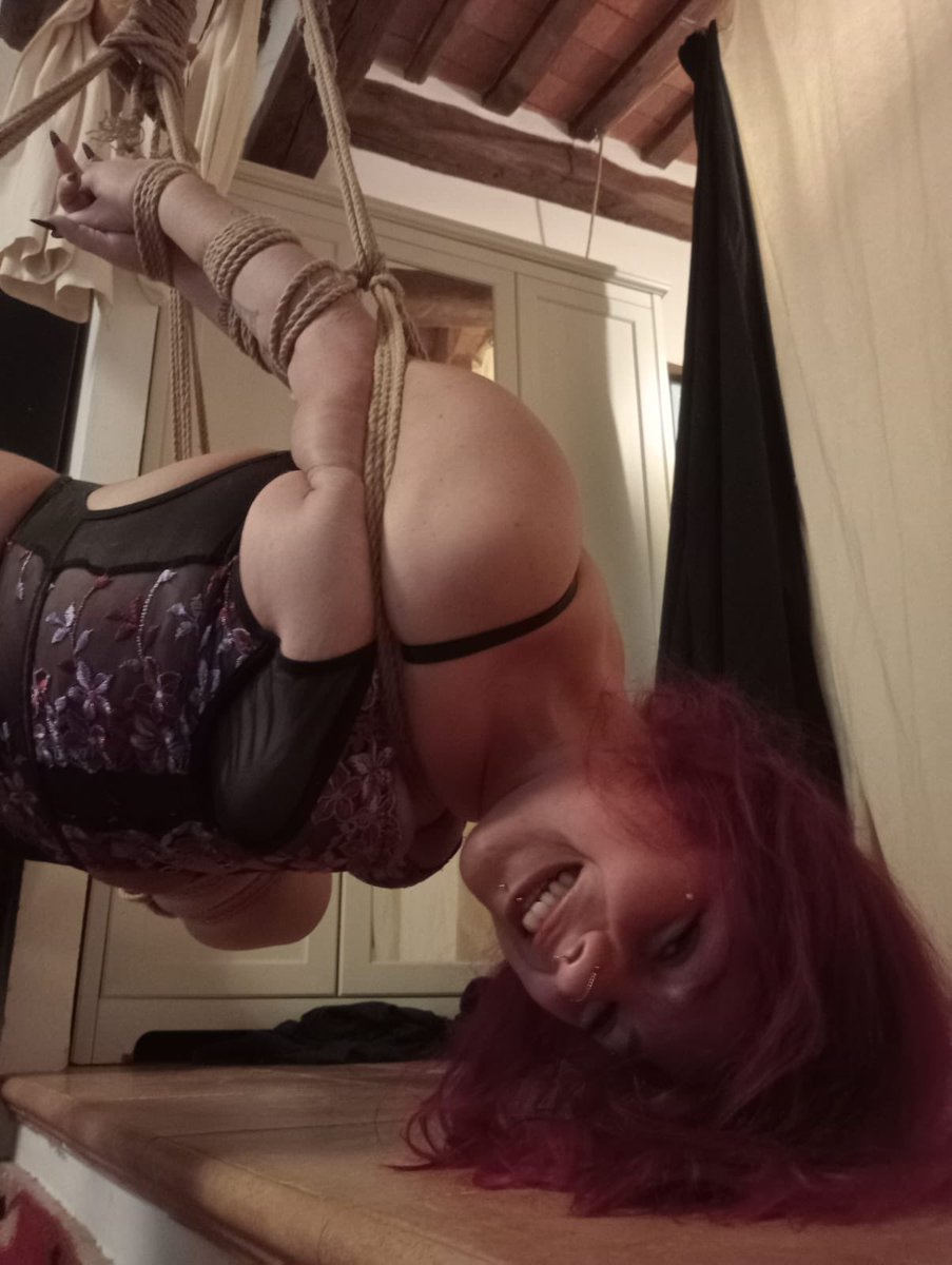 curvyiside's tweet image. Cucù