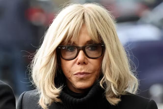 🇫🇷💸 FLASH – Brigitte Macron a fait un don de 500 000 euros à des association féministes pour s’excuser. 

« J’espère qu’elles seront moins connes » a-t-elle déclaré.