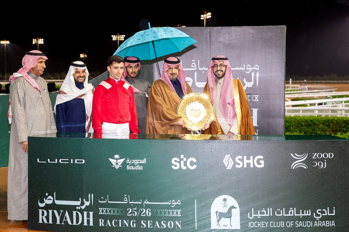 🏆 Presented by HRH Prince Salman bin Abdullah bin Salman bin Mohammed Al Saud, Secretary General of the Board of Directors of the Jockey Club. Congratulations to the connections! #SaudiRacing #RiyadhSeason