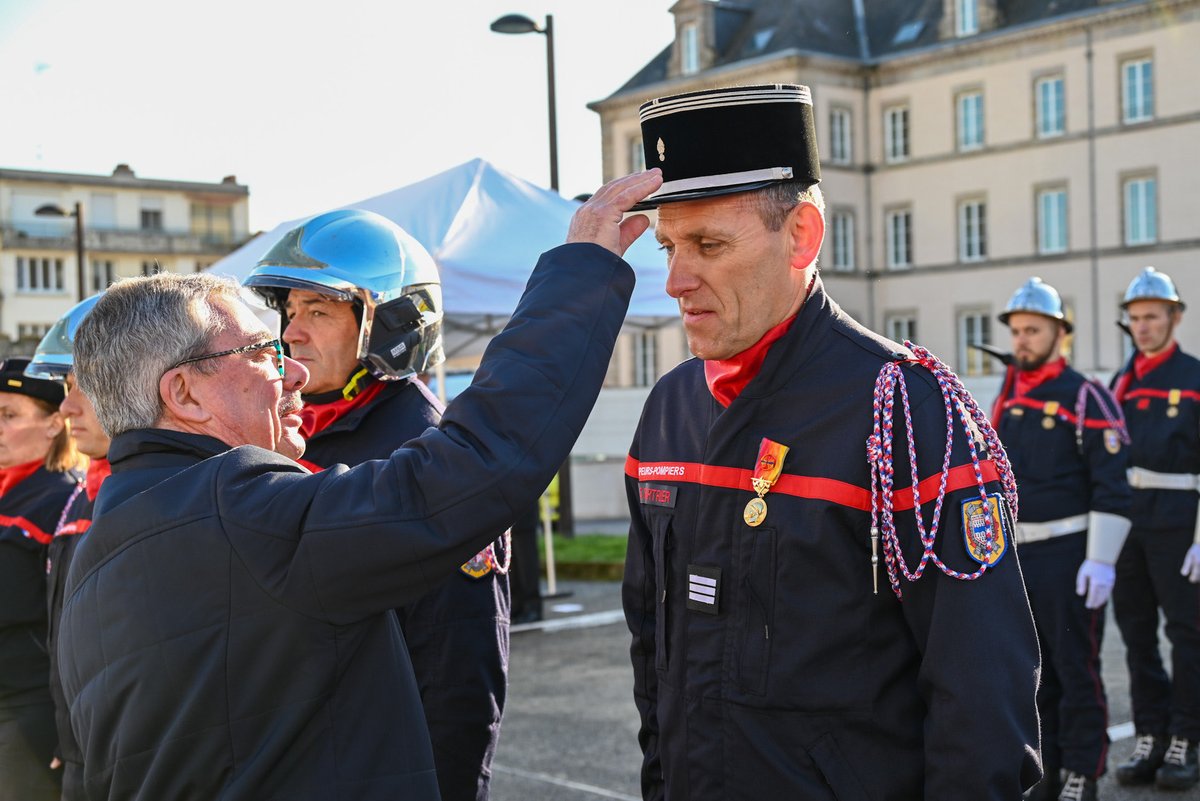 Sdis_87's tweet photo. @Prefet87 @Udsp87 #SainteBarbe2025
➕
15 médailles d’honneur des sapeurs pompiers 
5 galons (Cne et Ltn)
5 médailles et 1 insigne de l’@Udsp87 @Prefet87 https://t.co/6WnJ6Da8KK