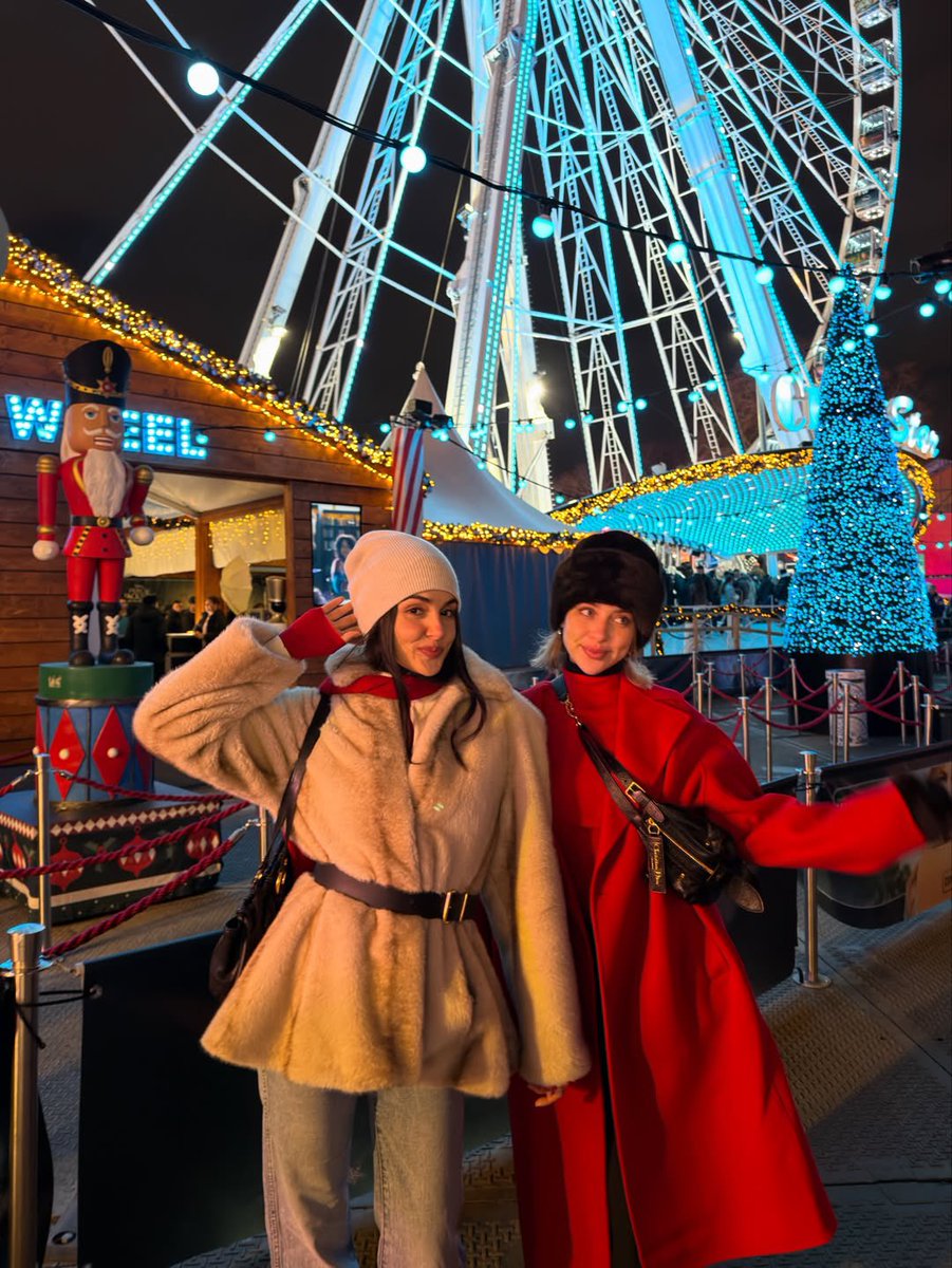 Gamze Erçel published some Winter Wonderland photos with her sister Hande on Instagram. ❄️☃️ 

#HandeErçel