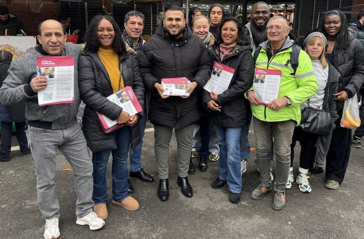 Le rassemblement de gauche, écologiste et citoyen autour de <a href="/KarroumiSo/">Sofienne Karroumi</a> pour faire gagner #Aubervilliers est toujours aussi chaleureusement accueilli dans les porte-à-porte et sur le marché. La consultation via QR code⬇️ se poursuit pour co-construire le projet de ville solidaire