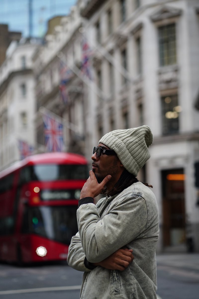 ExclusiveSparks's tweet photo. Kick off winter cosy, bold and stylish in SPARKS. Booked Black Sparks Sunglasses featuring the Sterling Silver SPARKS S✨️😎 https://t.co/IXtQ6AGm7a #Mensfashion #menswear #sunglasses https://t.co/0T2IjTLMss