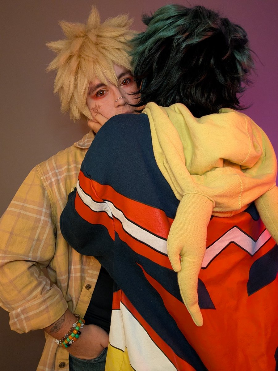 cutecumber_cos's tweet photo. Happy end of MHA I guess 😭💕 Izuku: @Moon_cosplayys Art: @NyxDrawhine #bkdk #bakudeku #MHA #BNHA #cosplay https://t.co/zrHHPvpo2G
