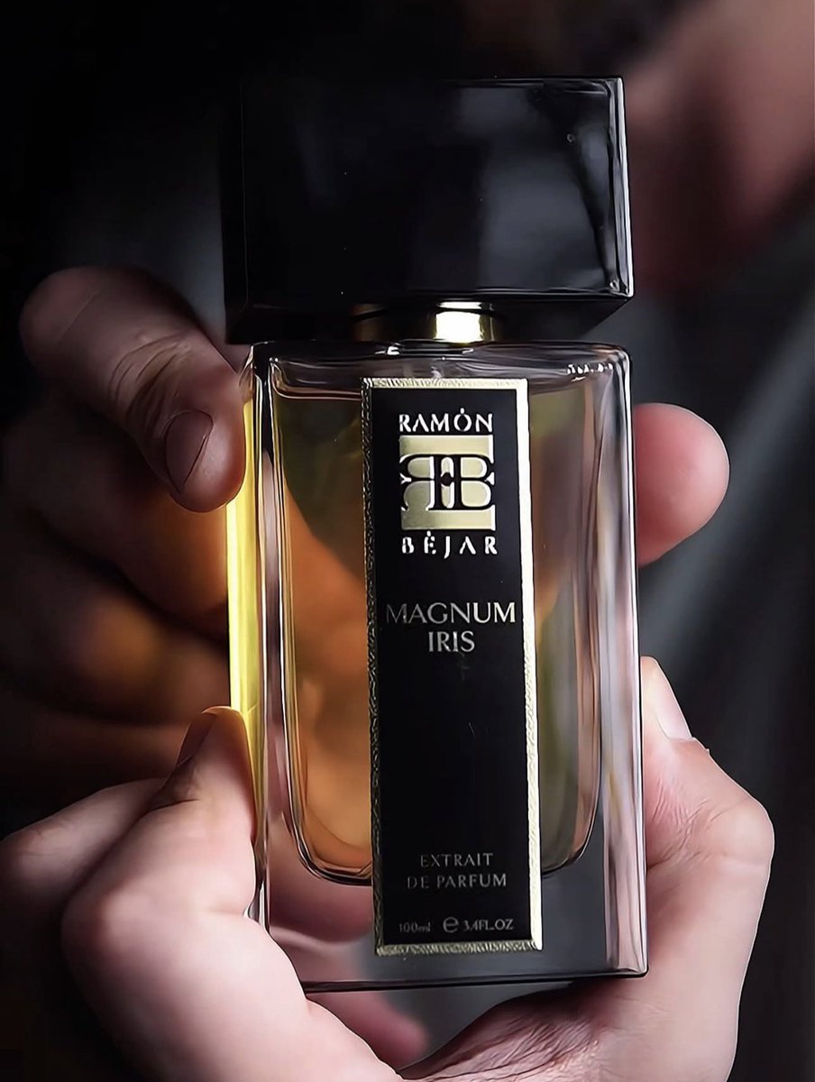 #السحب الأسبوعي الثالث على أحد عطور النيش الفاخرة وهذه المرة على عطر: 
 Magnum Iris Ramón Béjar ✨

للمشاركة:
1️⃣ تابع حسابنا
2️⃣ رتويت للتغريدة
سيتم اختيار الفائز إلكترونياً من بين المشاركين بالرتويت
موعد السحب بحول الله يوم السبت القادم 
20 ديسمبر…
قد تكون أنت الفائز بالعطر ! 🎁