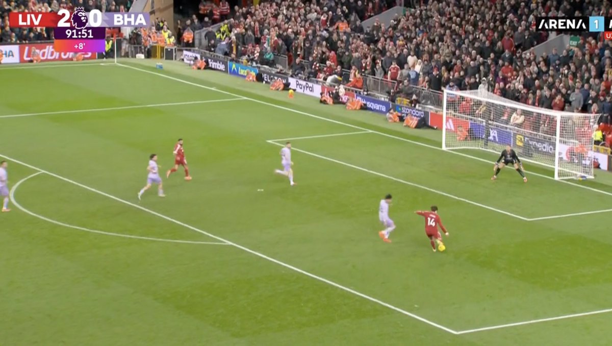 Every other player would shoot from there, but Fede Chiesa was trying to find Salah 😭

My guy, he plays for vibes ❤️