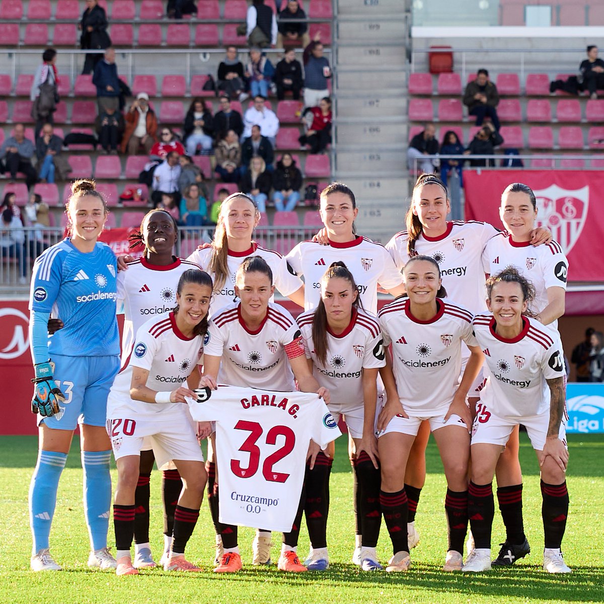 🫶 ¡Tu familia, contigo, Carla Govantes! ¡Te esperamos de vuelta! 🙌

#SevillFCFem #WeareSevilla #LigaFMoeve