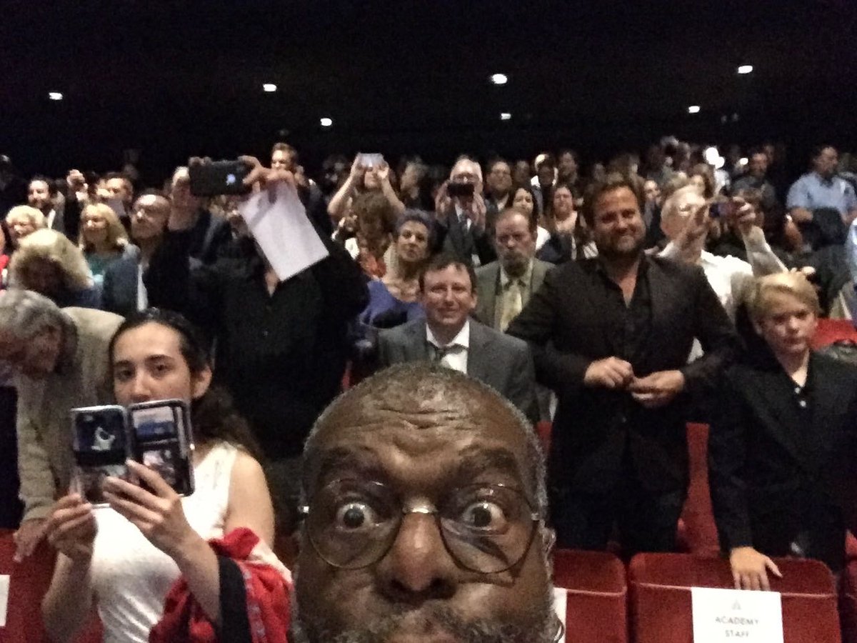 2/2

...Watching him step onstage, effortlessly charming the room while revisiting the music that defined a generation, was one of those nights you remember why you work in this business. A master at work.

#DickVanDyke #Legend #TrueHollywoodStories