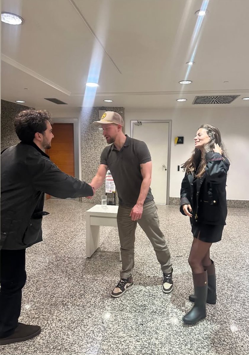 TanlarDaily's tweet photo. Leyla meeting with Daniel Sloss ⭐️

📸: burakdakak_ 

#LeylaTanlar https://t.co/0WgpgEG97Q