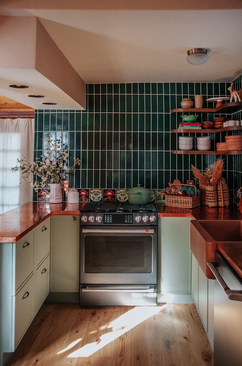 JohnMcDonaldSB's tweet photo. Some @semihandmade inspiration

Copper counters and IKEA cabinets included!

Claire Thomas design/photos https://t.co/oWgwNb7dGj