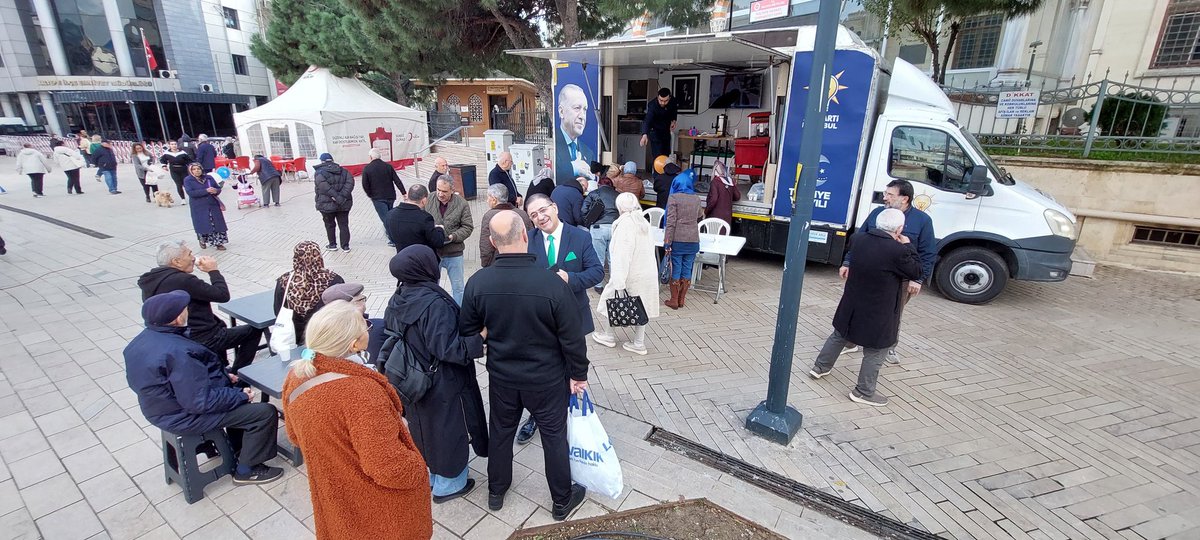 maltepeakparti's tweet photo. Bugün AK Noktamızda Küçükyalı Merkez Mahallemiz öncülüğünde Maltepe Meydanı’nda Hemşehrilerimizle buluştuk.

Güler yüzleri, samimi sohbetleri ve güçlü destekleriyle meydanı ısıtan tüm hemşehrilerimize gönülden teşekkür ediyoruz. 

#AKMaltepeSAHADA
#Maltepe https://t.co/YsBx7fp3AW