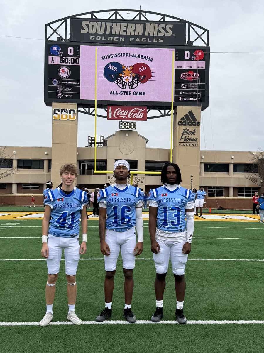 cory_uselton's tweet photo. DeSoto County has 3 players in today’s Mississippi / Alabama All-Star Game: Will Uselton (#41-HHS), Raderrion Daniels (#16-LCHS), and Eric Perry (#13-DCHS).  Go Team Mississippi!! #TeamDCS #BeTheStandard https://t.co/Ay6W7vwEzW