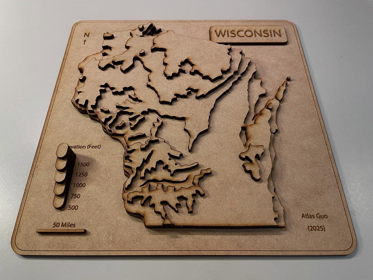 CartoGuophy's tweet image. #30DayMapChallenge | Day 6 Dimensions |
I colored my #lasercut #Wisconsin 3D #topographic map. Though the natural HDF wood tone limited the color ramp, the dark edges enhanced the 3D effect. Watercolor was used to fill up the valleys.