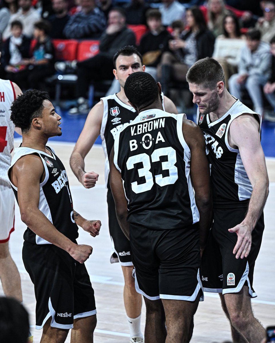 ⚫⚪ Beşiktaş, deplasmanda Bahçeşehir'i de yenerek Basketbol Süper Ligi'nde 11'de 11 yaptı.

✅ Kulüp rekoru gelişmeye devam ediyor.