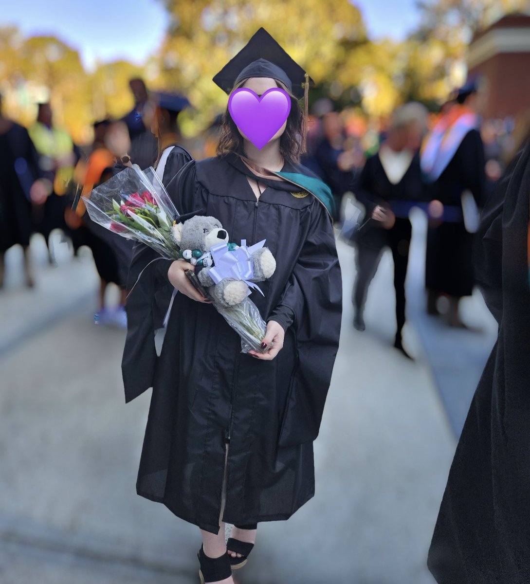ellwynbrook's tweet image. I graduated college! 🎓