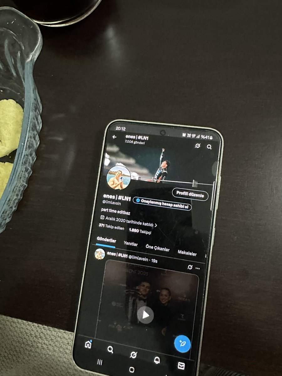 Yüksek statülü bir tw fenoçuyla beraberim