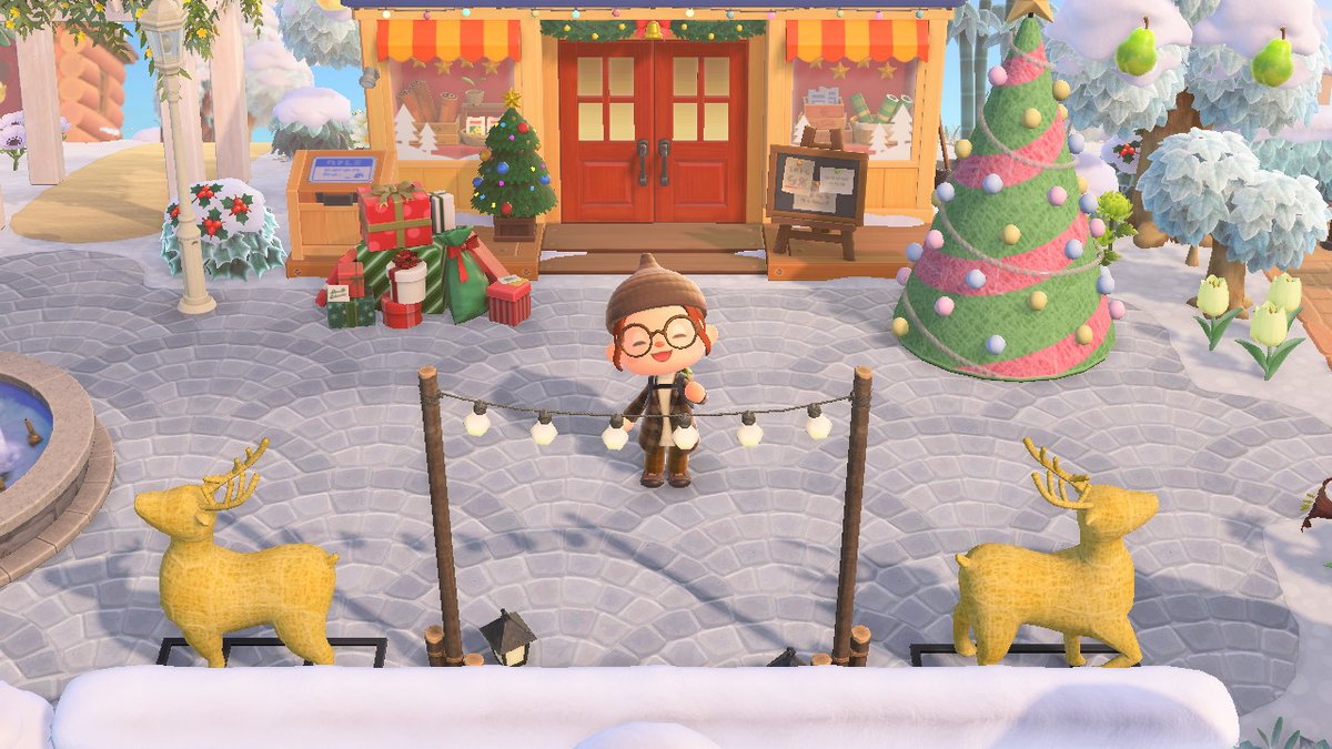 OnlyyBeees's tweet image. Finally  did some Christmas decorating on my forever island