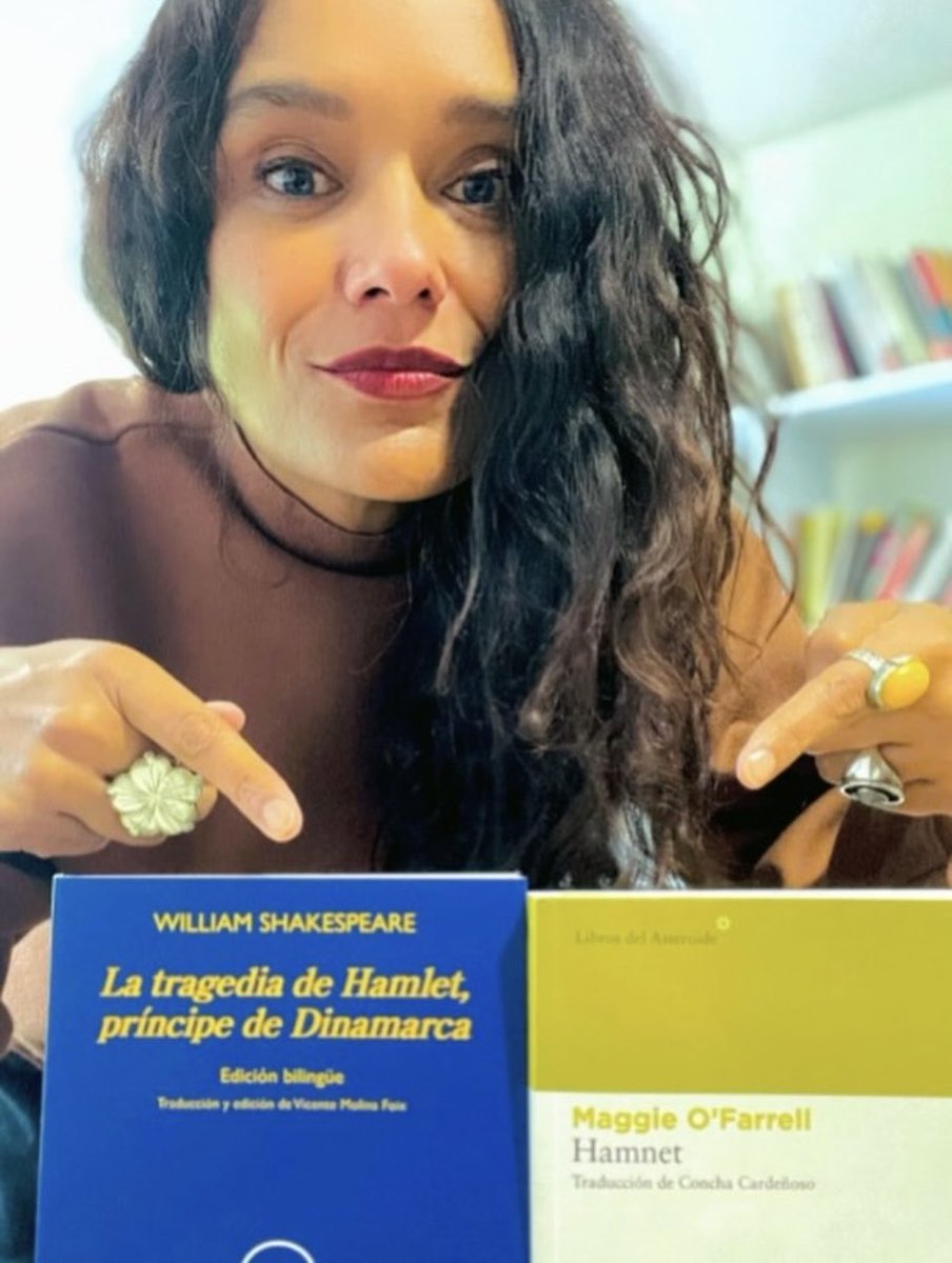 Taller de lectura HAMLET vs HAMNET.
Los lunes de enero y febrero de 2026, por la noche, zoom.
Hay lugares, escriban a almadeliamxp@gmail.com para inscribirse.