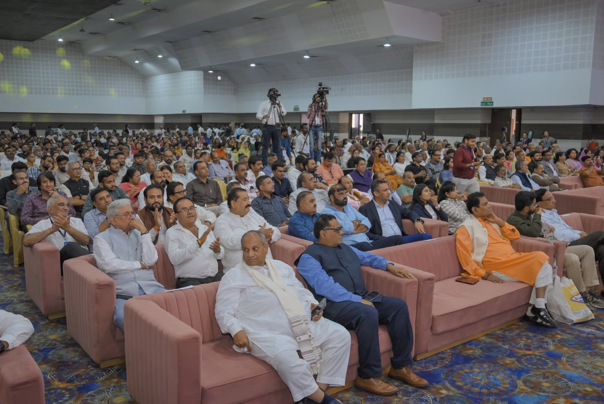 આજે કચ્છ માટે ઐતિહાસિક દિવસ હતો-માનનીય પ્રધાનમંત્રી શ્રી નરેન્દ્રભાઇ મોદી સાહેબનાં “જનભાગીદારીથી જળસંચય”નાં આહવાનને અનુસરી કચ્છ ખાતે ગ્લોબલ કચ્છ, કચ્છ મિત્ર અને દીનદયાળ પોર્ટનાં સહિયારા પ્રયાસોથી ભૂખી નદીનાં નવ સર્જનનાં પવિત્ર કાર્યનાં ખાતમુહૂર્ત પ્રસંગે ઉપસ્થિત રહી ધન્યતા