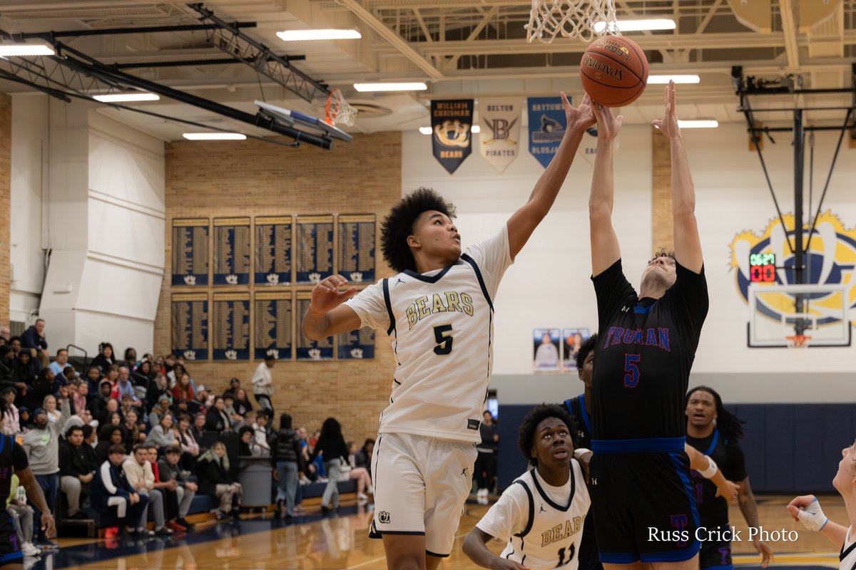RussCrick's tweet photo. Truman Varsity jumped out to an early lead and never looked back on their way to a win at Chrisman. See the game photos at https://t.co/9HaYMF3Y3c  @THSSuperFan @GoTrumanPats @Chrisman_hoops https://t.co/b1VfRMP8bJ