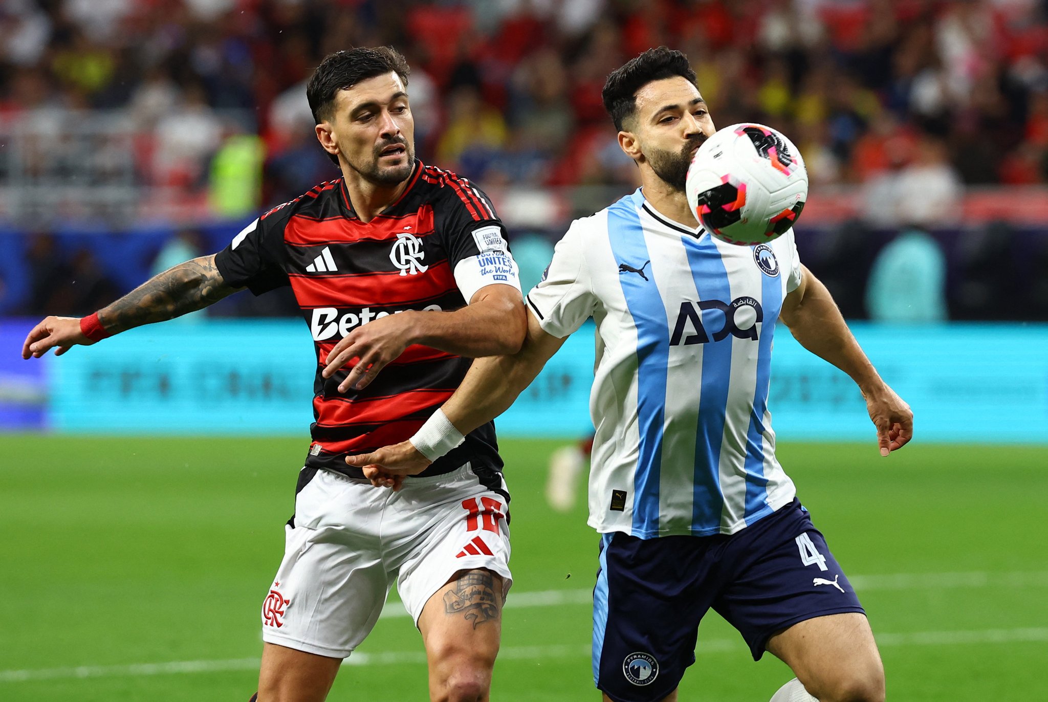 الدقيقة 15... مازال التعادل السلبي يخيم على لقاء بيراميدز فلامنغو في كأس التحدي مع سيطرة واضحة للفريق البرازيلي 