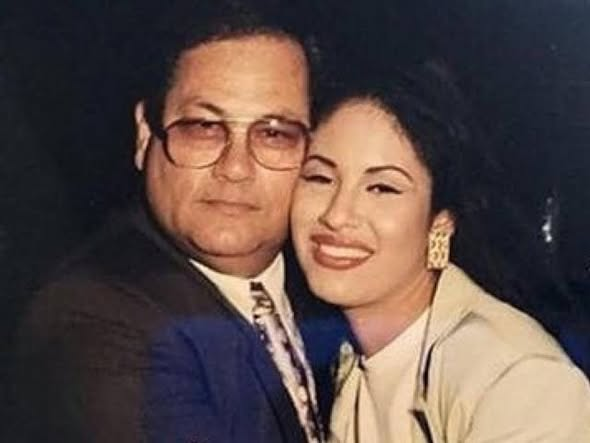 la100autlan's tweet photo. 🕊️ En paz descanse AB Quintanilla, el papá de Selena.
La noticia fue dada conocer por su familia esta mañana del 13 de diciembre 2025 quien se nos adelantó en esta vida a sus 86 años.
Abraham Quintanilla fue fundador del grupo Selena y los Dinos. https://t.co/zuldNY6vkb