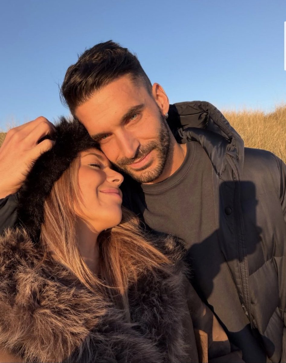 FELICIDAD 😍🧲
#Violedi13D