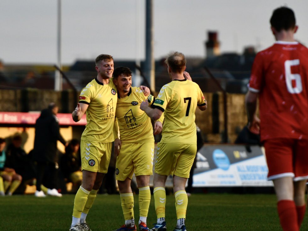 StanSnaps's tweet image. On the whistles from an amazing @Heatonstan awayday. The lads were brilliant and the win thoroughly deserved. What a team. What a club