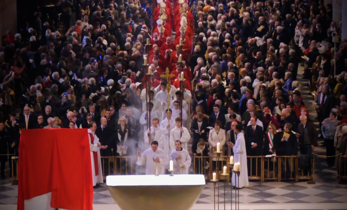 Ils étaient 50 jeunes Français, prêtres, scouts, ouvriers, engagés clandestins au sein du Service du Travail Obligatoire pour accompagner nos compatriotes dans l'épreuve et la résistance spirituelle. Ils sont morts en Allemagne dans les camps. Honoré d'avoir assisté aujourd'hui à