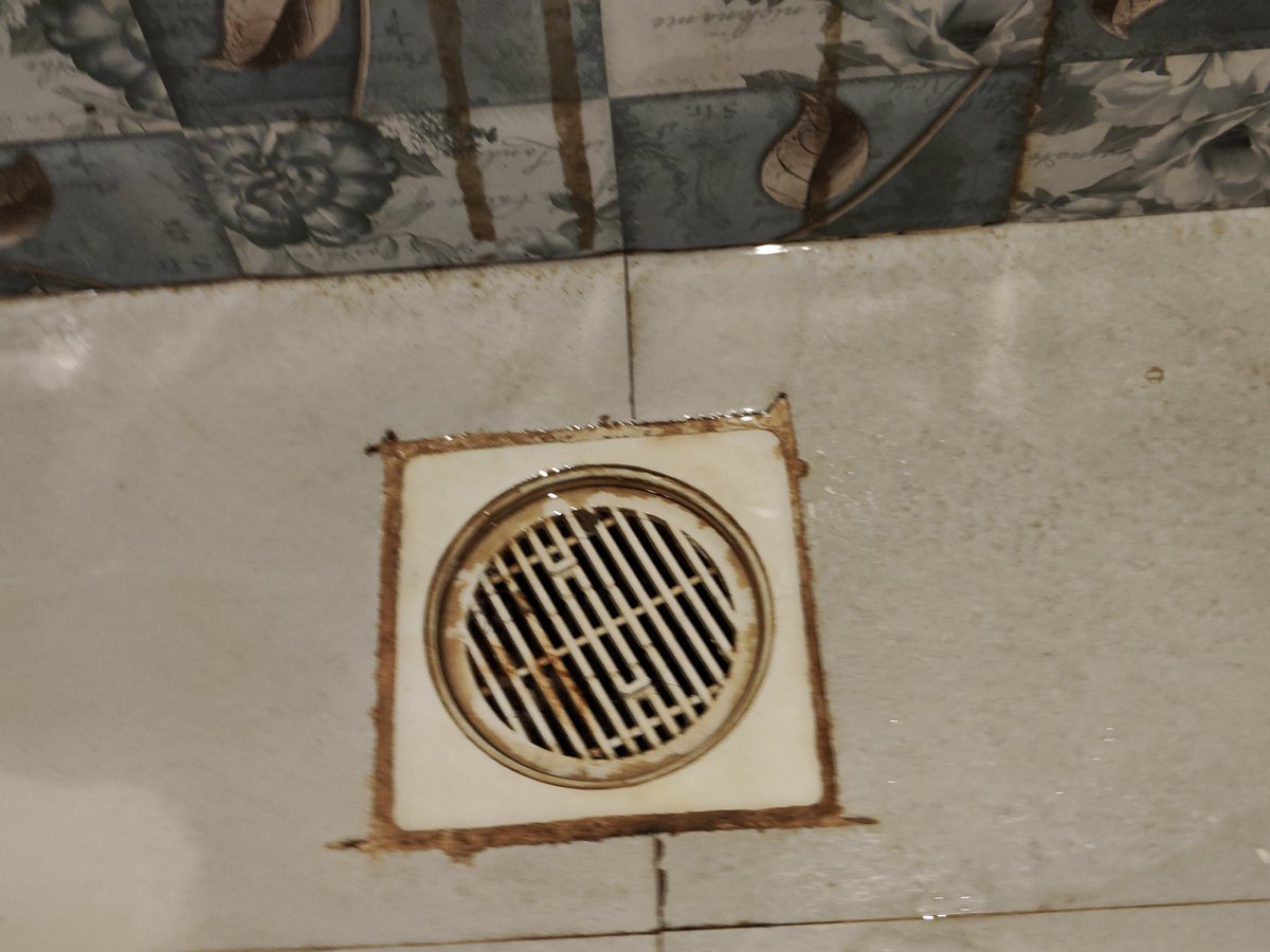 RohitWaje's tweet image. Except the sea view, no positive point I count find. Common areas are also not properly cleaned. Never seen a dirtier hotel than this.
#vits #hotel #dapoli #cleartrip