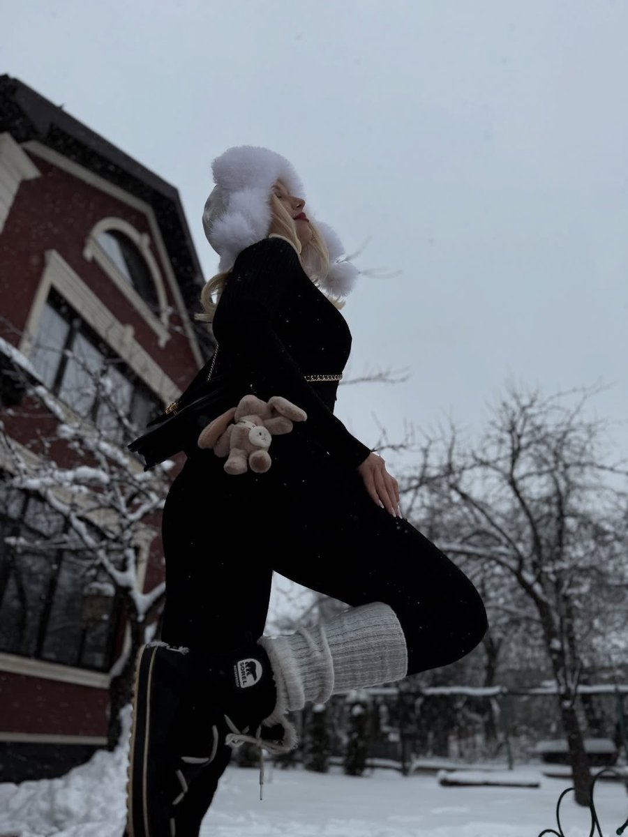 Ekatrina_Killer's tweet photo. Happy December ❄️🥰
#Katrina_Killer #Ekaterina_Killer #Killer_Katrina #WeekendShoot #KatrinaKiller #WeekendMood #ConfidenceIsSexy #VibeCreator #InMyElement #ShotDay #WeekendEnergy #BoldAndUnstoppable https://t.co/sc83Cjq8sx