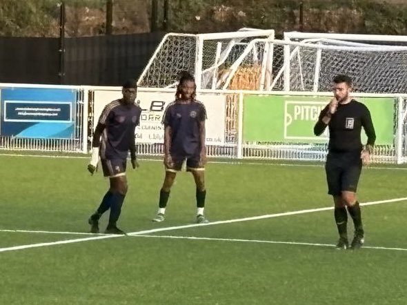 jackgg86's tweet photo. @ThurlowNunnL do you enforce this rule?
7.3 No Club shall be permitted to register or play in shirts the colour of which is likely to cause confusion with the outfits worn by the Match Officials (i.e. black or dark blue).
Asking for @NewburyForestFC https://t.co/LN190OJQ82