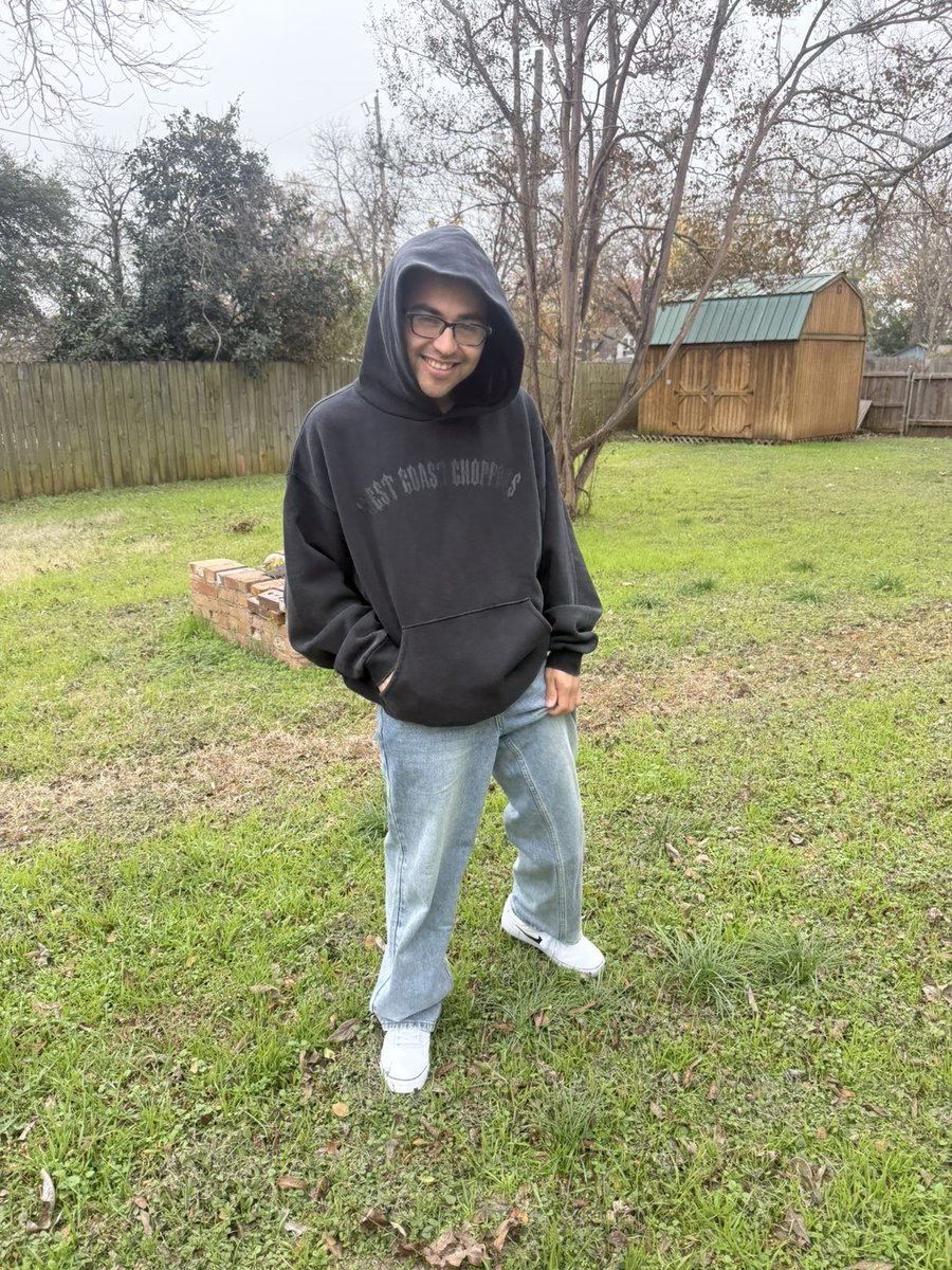 CheechCN's tweet photo. New Outfit https://t.co/mnyntLjk1J