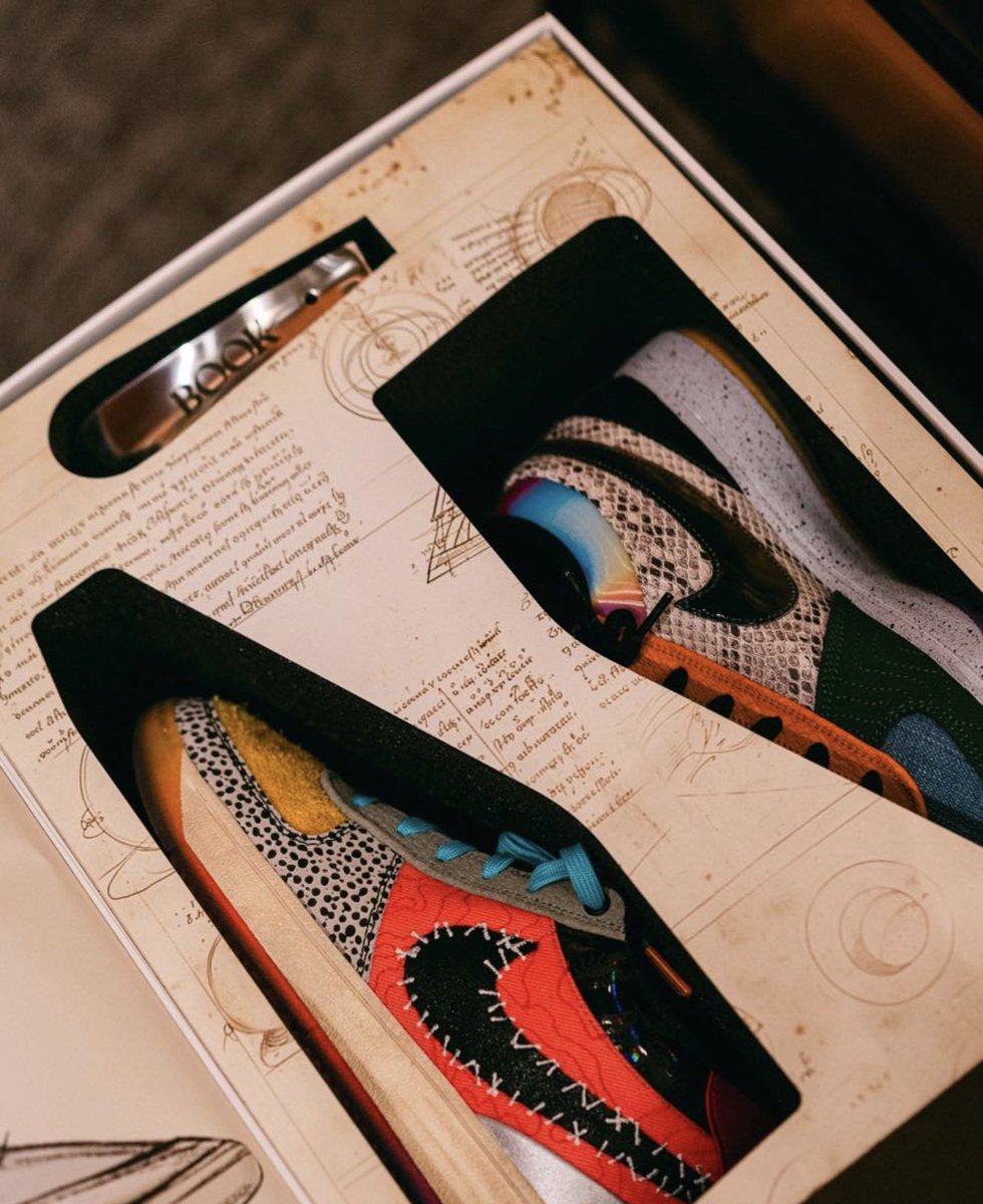JustFreshKicks's tweet photo. Releases December 16th 📚
NEW Nike Book 1 “What The”
=> https://t.co/zG3Metu9k8 https://t.co/dWjMWC13MQ