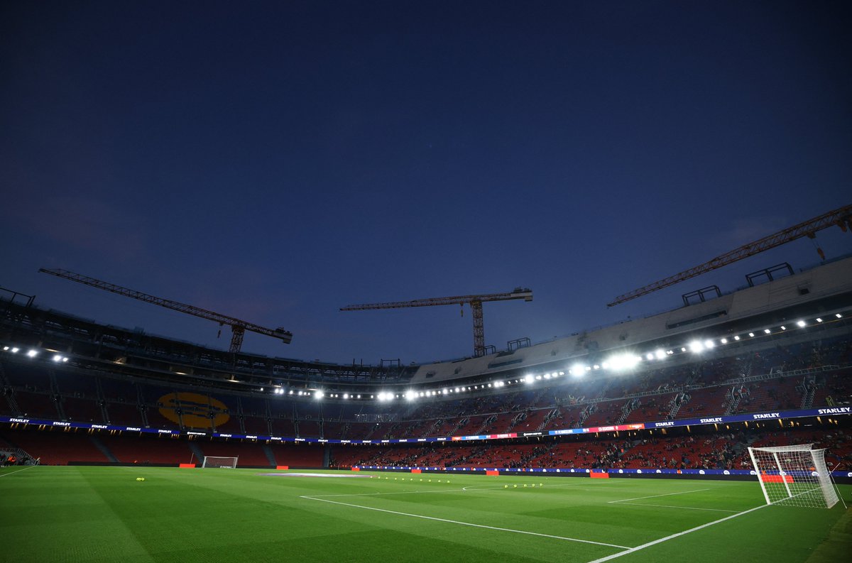 ⚽️ #EnDirecte | Flick pessiga alguns tòtems i premia el rendiment. Comença el partit! 

Segueix el Barça-Osasuna al <a href="/diariARA/">diariARA</a> amb els comentaris de <a href="/razalo71/">Raul Zambrano</a> 👇

ara.cat/esports/barca/…