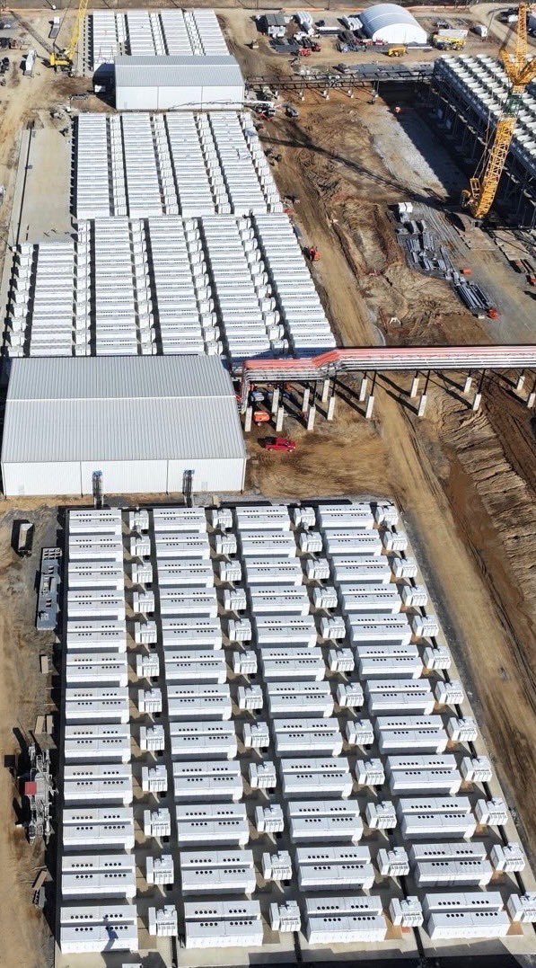 XFreeze's tweet photo. Tesla Megapacks sustainably powering xAI’s Memphis Super Data Center https://t.co/dfKaBYC3xi