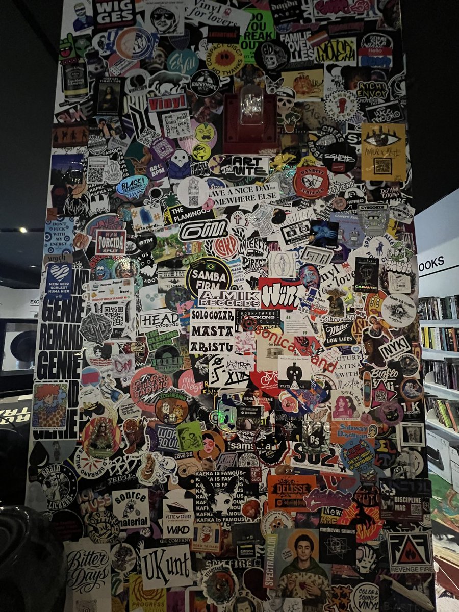 AdonisMoore14's tweet image. The vinyl record store. The entire building is filled with a pleasant aroma.