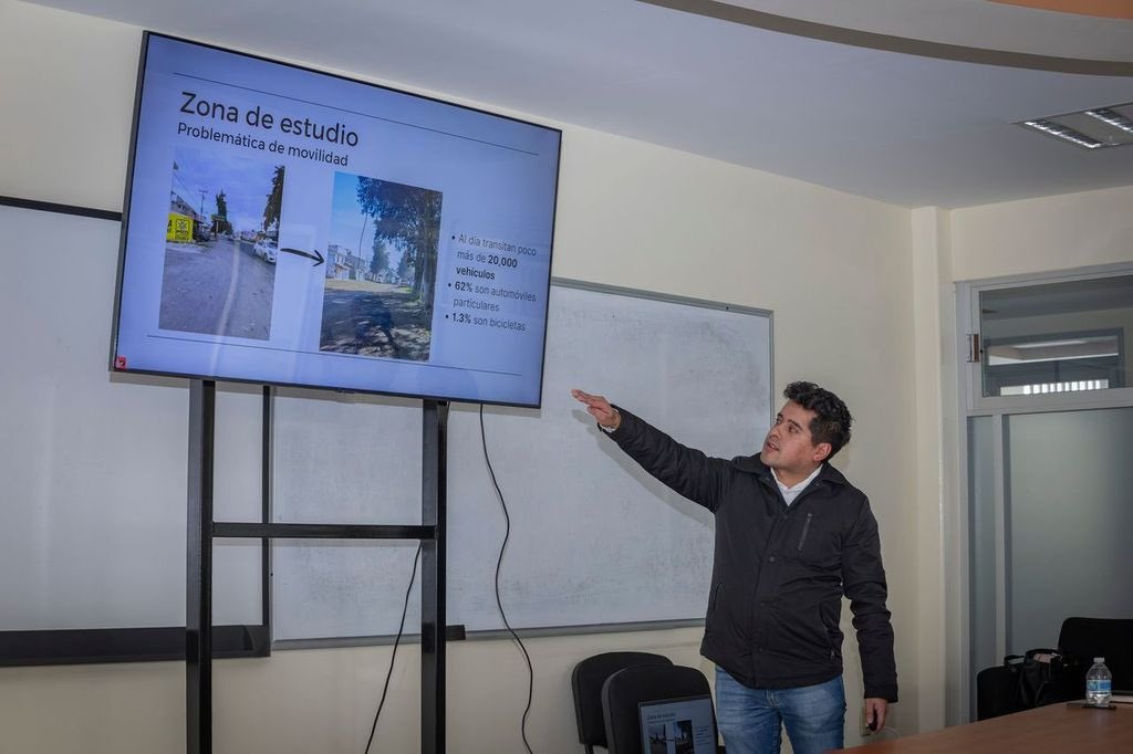 La <a href="/UAEM_MX/">UAEMéx</a> realizó la Expo 2025 de la Maestría en Movilidad y Transporte, donde se presentaron proyectos de política pública para fortalecer la movilidad sustentable en el Estado de México, con propuestas aplicables en territorio y enfoque social. <a href="/PatyzarzaUaemex/">Paty Zarza</a> #educacion