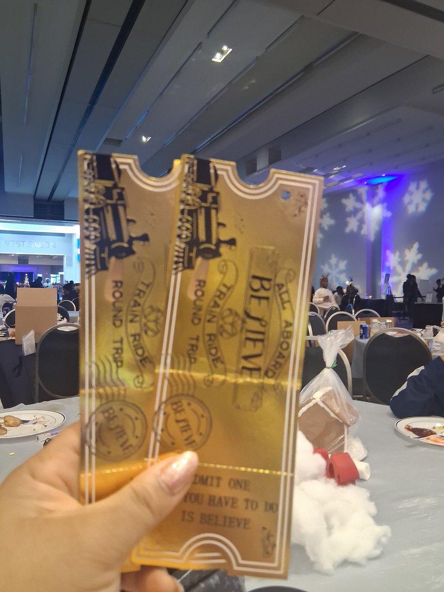 Simply_Stamper's tweet photo. As a single mother of two boys under 12, I value the small gestures. Events DC Winter Wonderland offers a thoughtful atmosphere, complete with decorations, Santa's helpers, and buffet-style food for all residents. Events DC #WinterWonderland #DCResidents #DowntownDC #Stamper4DC https://t.co/DhrVPJk6NR
