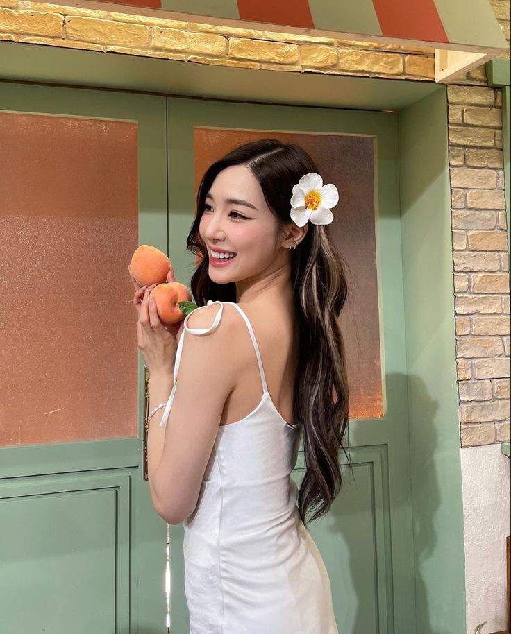 SNSD literally my first ever Kpop groups that I stan and Tiffany Hwang is my bias since day 1 🥹 Like dude I wanted to cry for her because I'm very very happy. This is not on my bucket list before 2025 ends tho but so proud of her 🥹