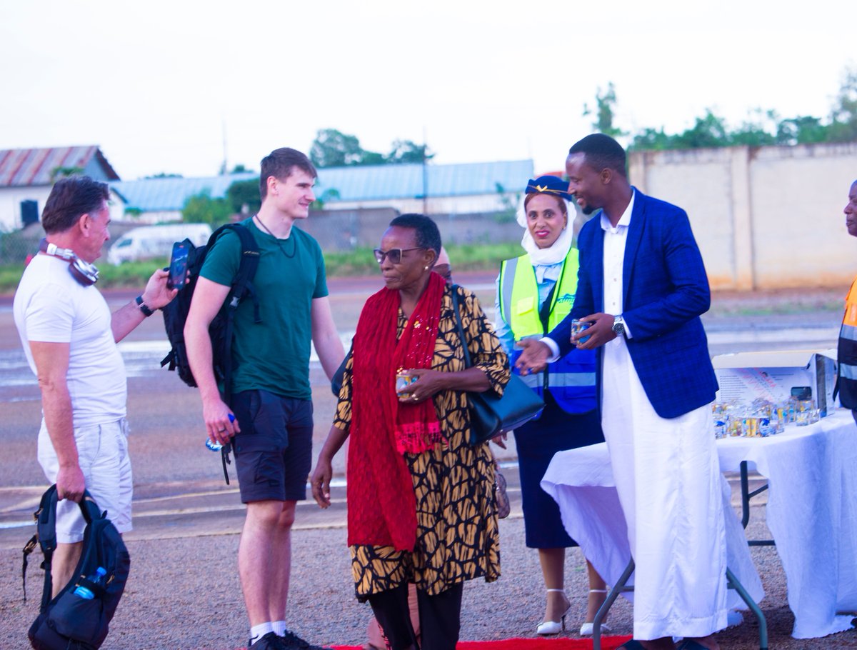 auricair's tweet image. ✈️ Auric Air yazindua safari mpya Kahama ⇄ Dar es Salaam, hatua muhimu kuimarisha muunganiko wa mikoa na fursa za biashara.

Uzinduzi ulihudhuriwa na Mhe. Frank Nkinda, Bi. Glory Absolm, Mhe. Shaban P. Mikongoti na wadau mbalimbali.

#AuricAir #NowFlying #Kahama #DarEsSalaam