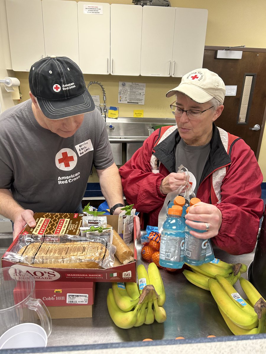 RedCross's tweet image. Western Washington state is facing historic flooding, forcing tens of thousands of people from their homes. As rivers continue to rise, thousands more could be displaced in the days ahead.

Right now, more than 200 trained Red Cross volunteers are working alongside our partners…