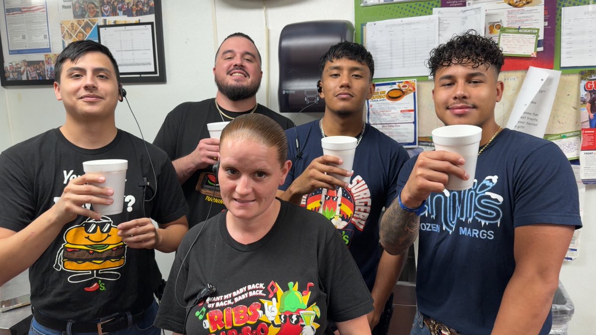 laura robles tweet media