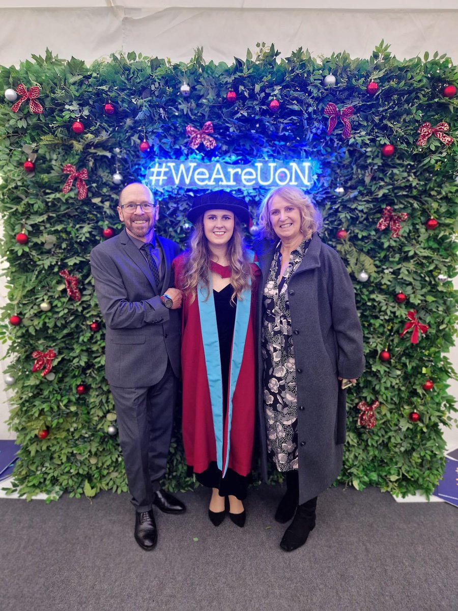 aimeetheyer's tweet photo. Yesterday I graduated with my PhD! Huge thanks to my supervisor, @DrSWijeakumar, for her guidance, and to my family and friends for their endless love and support. I couldn’t have done it without you all. 🧠✨ @notts_psych https://t.co/ThLfSlaFbP