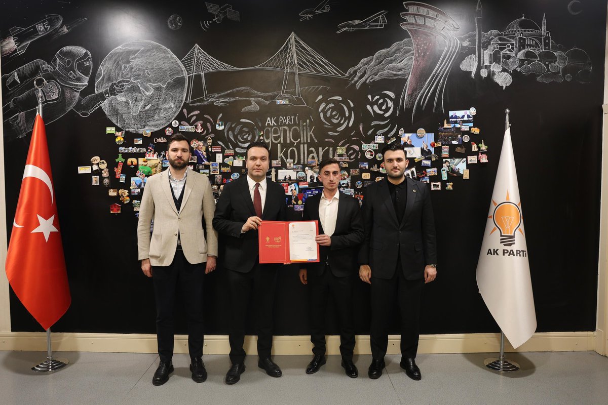 AtasehirAkGenc's tweet photo. Genel Merkez Gençlik Kolları Başkanlığımız ve İstanbul İl Gençlik Kolları Başkanlığımız arasında yapılan istişareler neticesinde alınan kararla Ataşehir İlçe Gençlik Kolları Başkanlığına Yusuf İslam SİLKİN atanmıştır.

Görevi devreden Oğuzhan YILDIRIM’a gayretlerinden ötürü teşekkür ederiz.

Ataşehir gençliği için hayırlı olsun.
